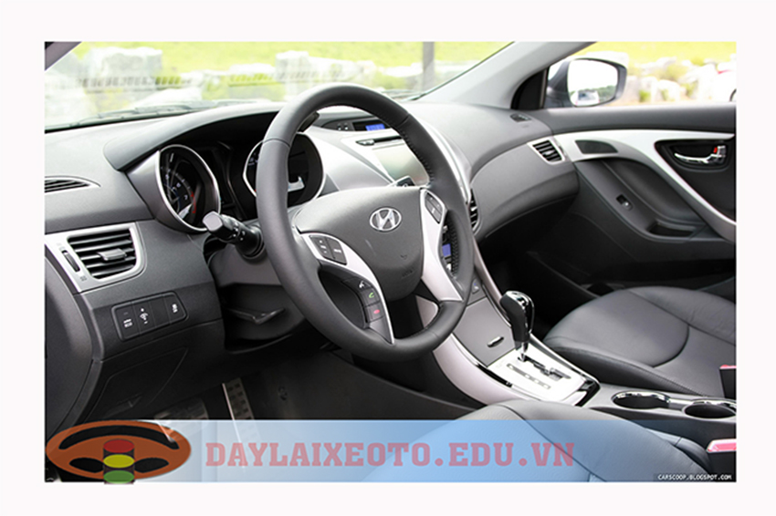 hoc-lai-xe-oto-so-tu-dong-xe-avante